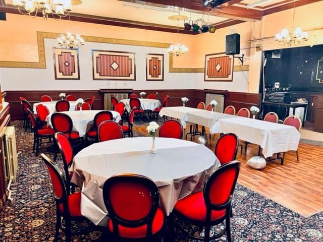 Sneyd Arms Hotel Tunstall Chatterley Eksteriør bilde